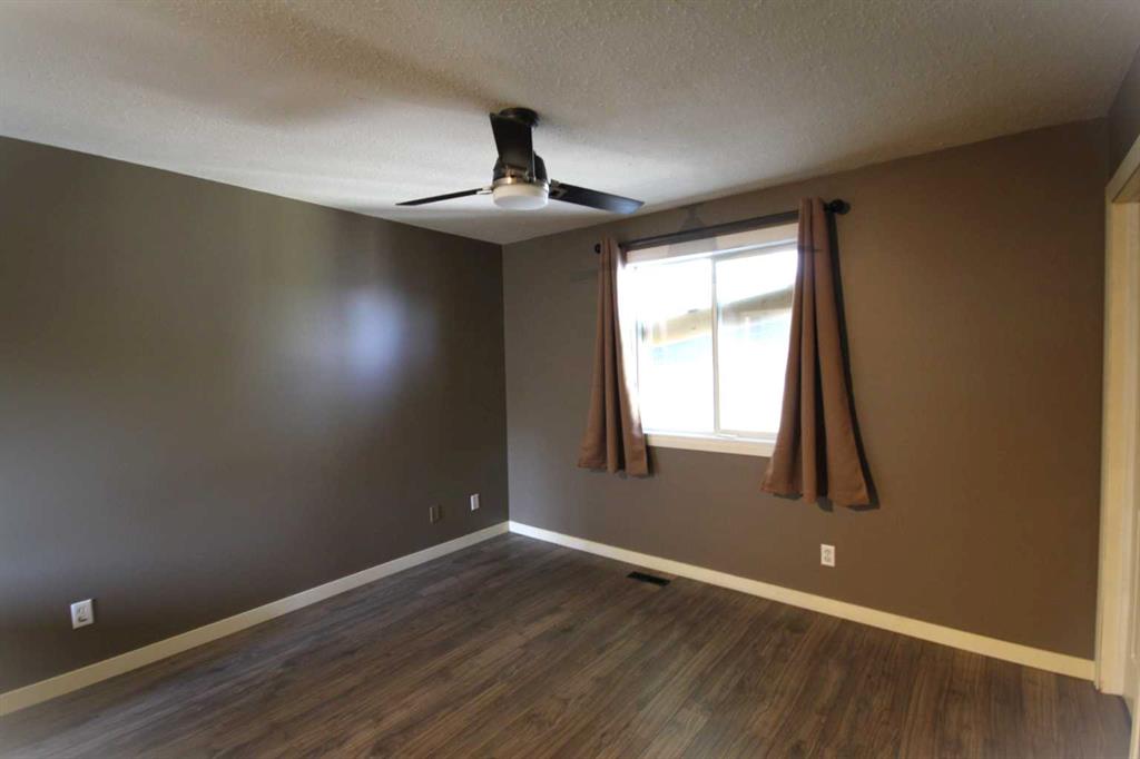 Picture of 209 Strathaven Bay , Strathmore Real Estate Listing