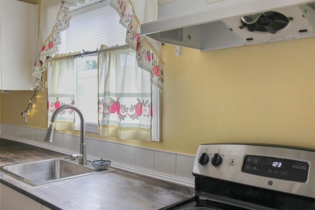 Picture of 5213 49 Street , Daysland Real Estate Listing