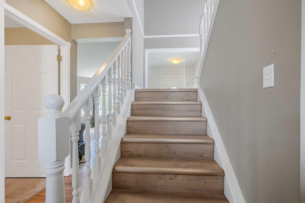 Picture of 43 Covington Close NE, Calgary Real Estate Listing