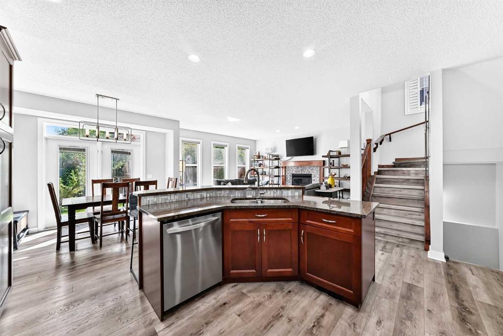 Picture of 144 Pantego Close NW, Calgary Real Estate Listing