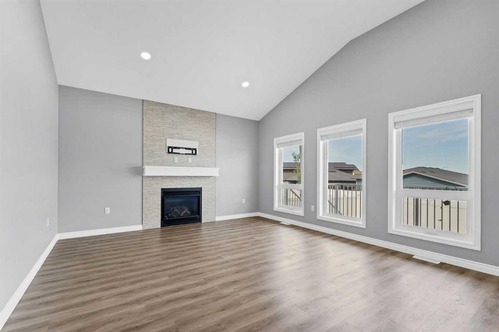 Picture of 127 Hamptons Crescent SE, Medicine Hat Real Estate Listing