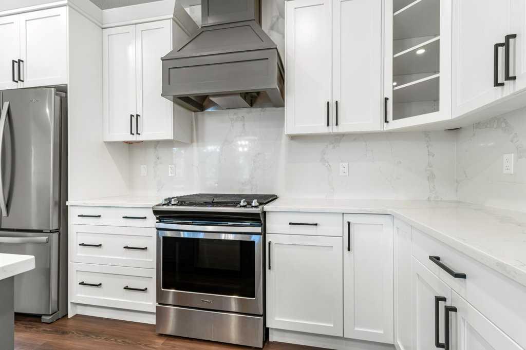 Picture of 3902 46 Street , Red Deer Real Estate Listing