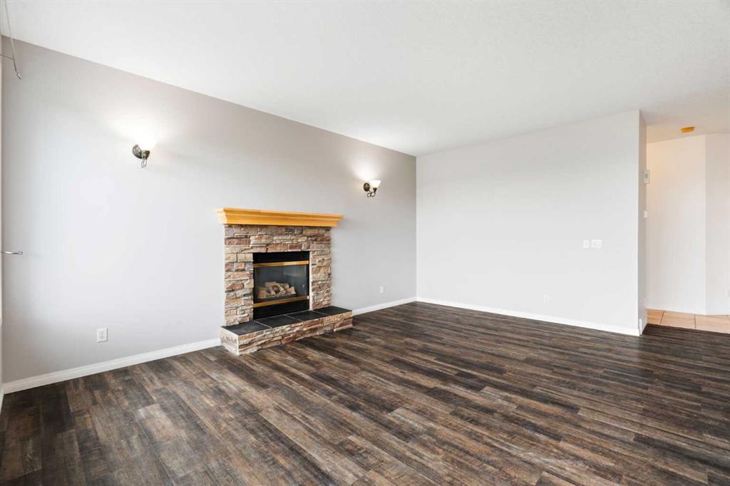 Picture of 79 Royal Crest Way NW, Calgary Real Estate Listing