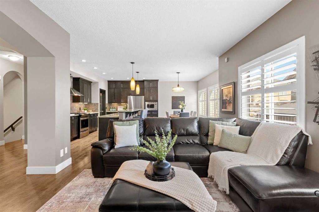 Picture of 809 Canoe Green SW, Airdrie Real Estate Listing