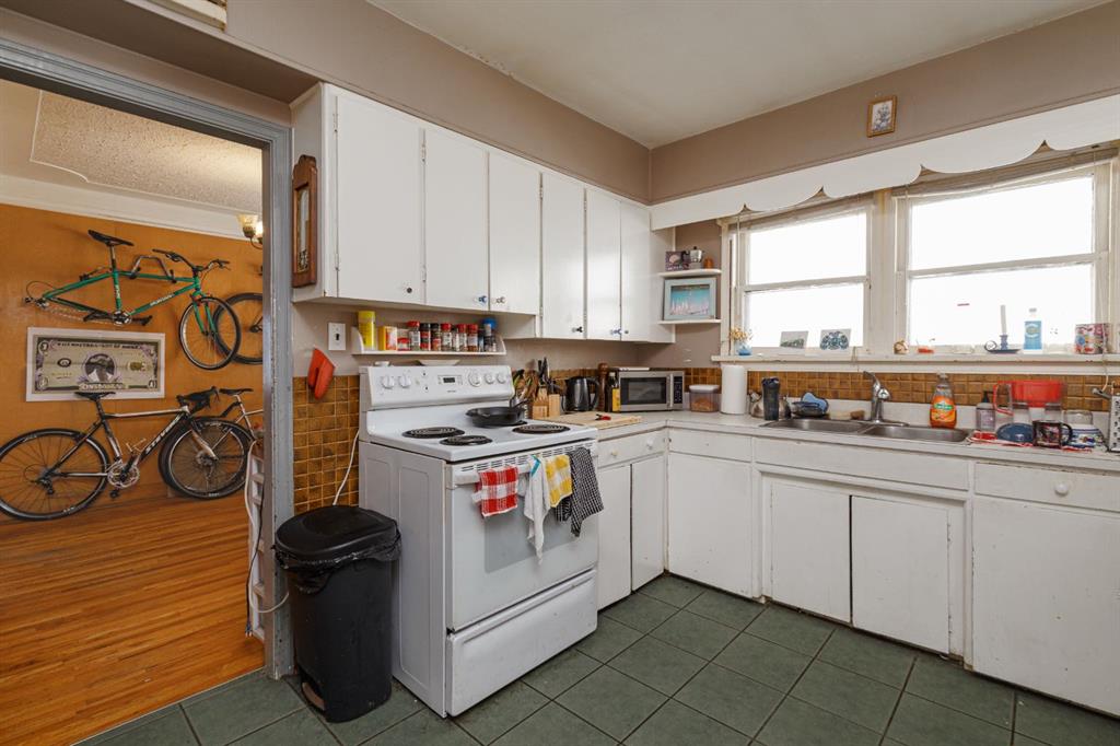 Picture of 2824 Parkdale Boulevard NW, Calgary Real Estate Listing