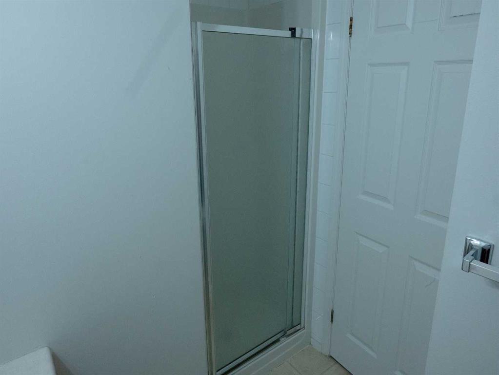 Picture of 68 Valleyview Drive SW, Medicine Hat Real Estate Listing