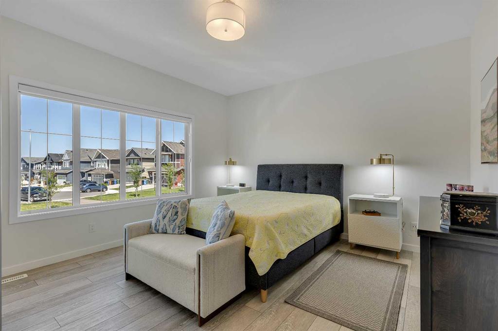 Picture of 168 Magnolia Manor SE, Calgary Real Estate Listing