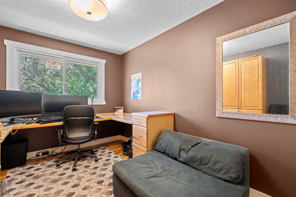 Picture of 10619 Oakmoor Way SW, Calgary Real Estate Listing