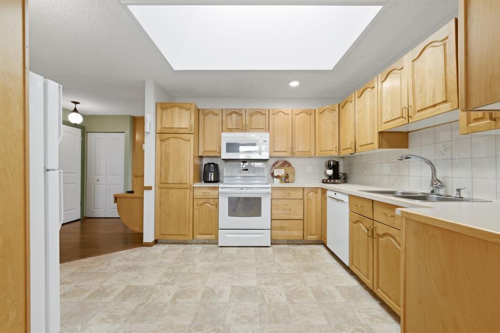 Picture of 6016 Dalcastle Crescent NW, Calgary Real Estate Listing