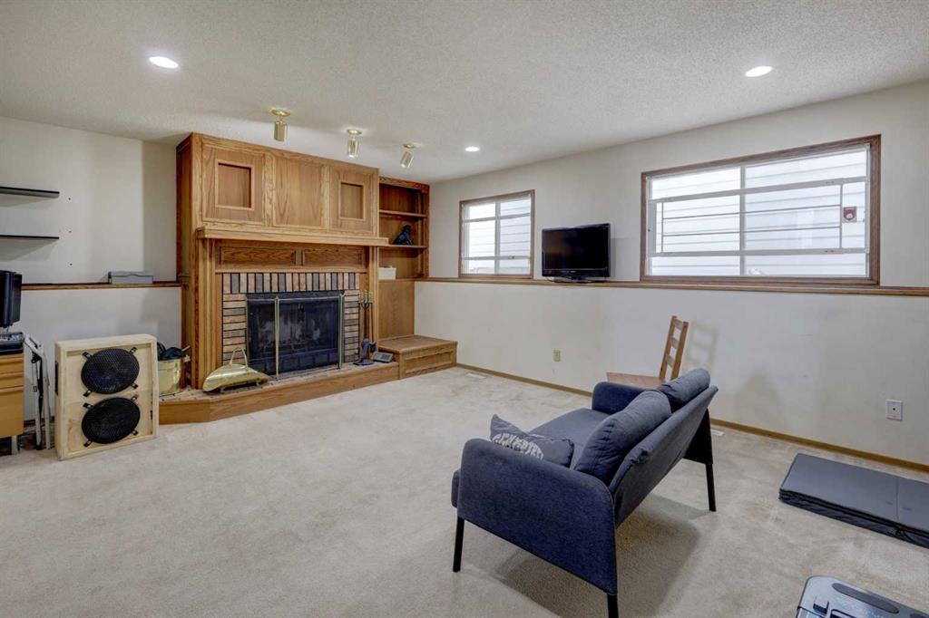 Picture of 16 Martingrove Mews NE, Calgary Real Estate Listing