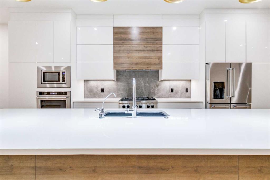 Picture of 2039 44 Avenue SW, Calgary Real Estate Listing