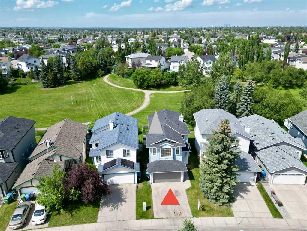 Picture of 30 Somerside Manor SW, Calgary Real Estate Listing