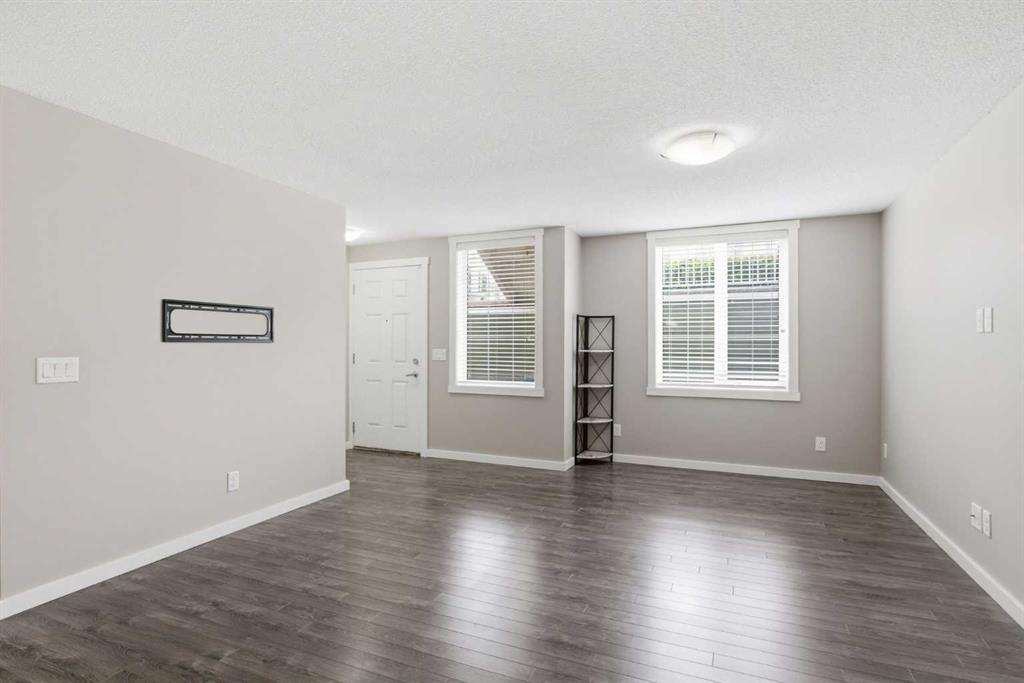 Picture of 550 Mckenzie Towne Close SE, Calgary Real Estate Listing