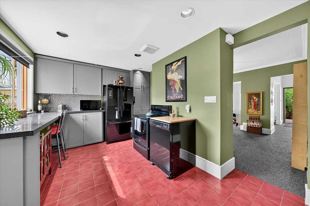 Picture of 2410 16 Street SW, Calgary Real Estate Listing