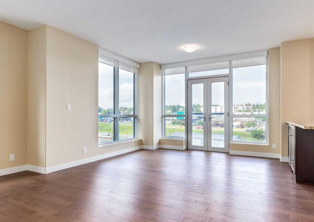 Picture of 408, 32 Varsity Estates Circle NW, Calgary Real Estate Listing