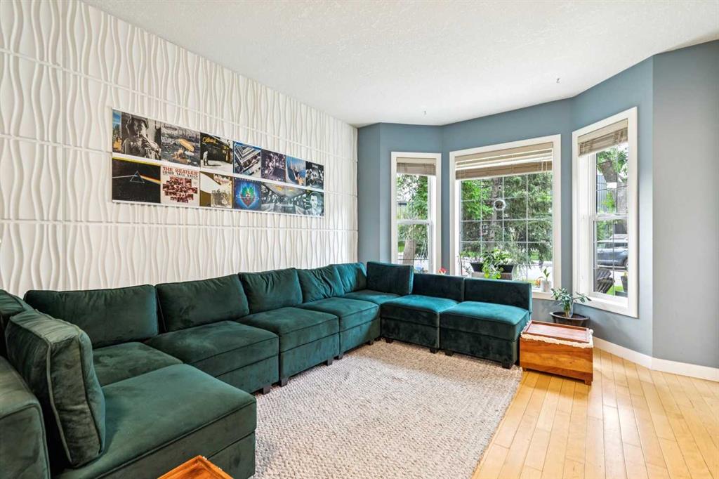 Picture of 1046 Rundle Crescent NE, Calgary Real Estate Listing