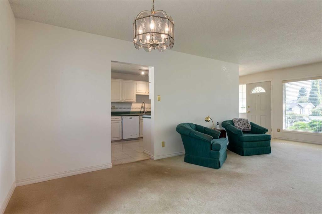 Picture of 228 Maple Court Crescent SE, Calgary Real Estate Listing