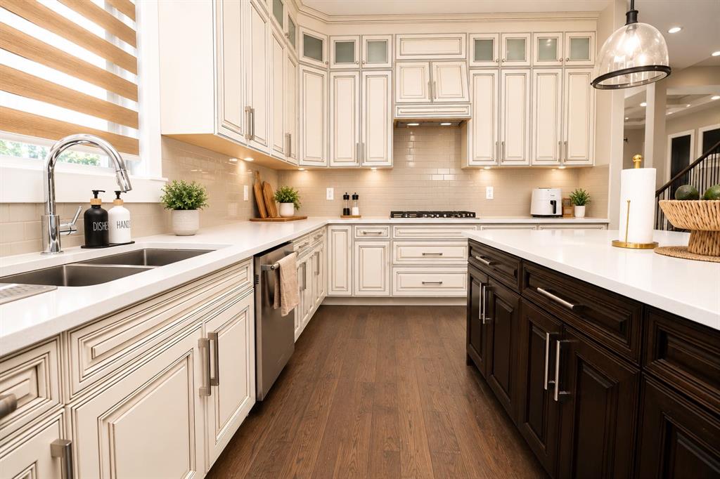 Picture of 772 East Lakeview Road , Chestermere Real Estate Listing