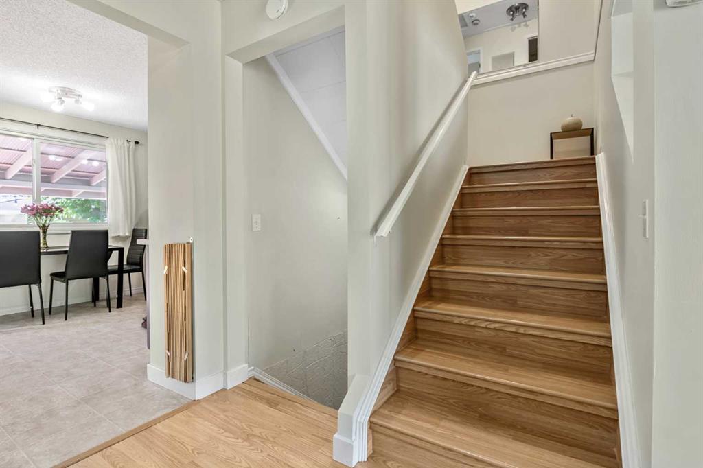 Picture of 37 Erin Woods Place SE, Calgary Real Estate Listing