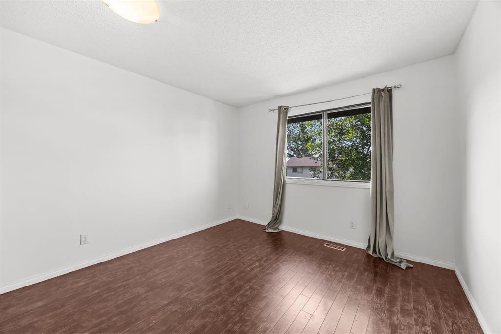 Picture of 28 Templegreen Bay NE, Calgary Real Estate Listing