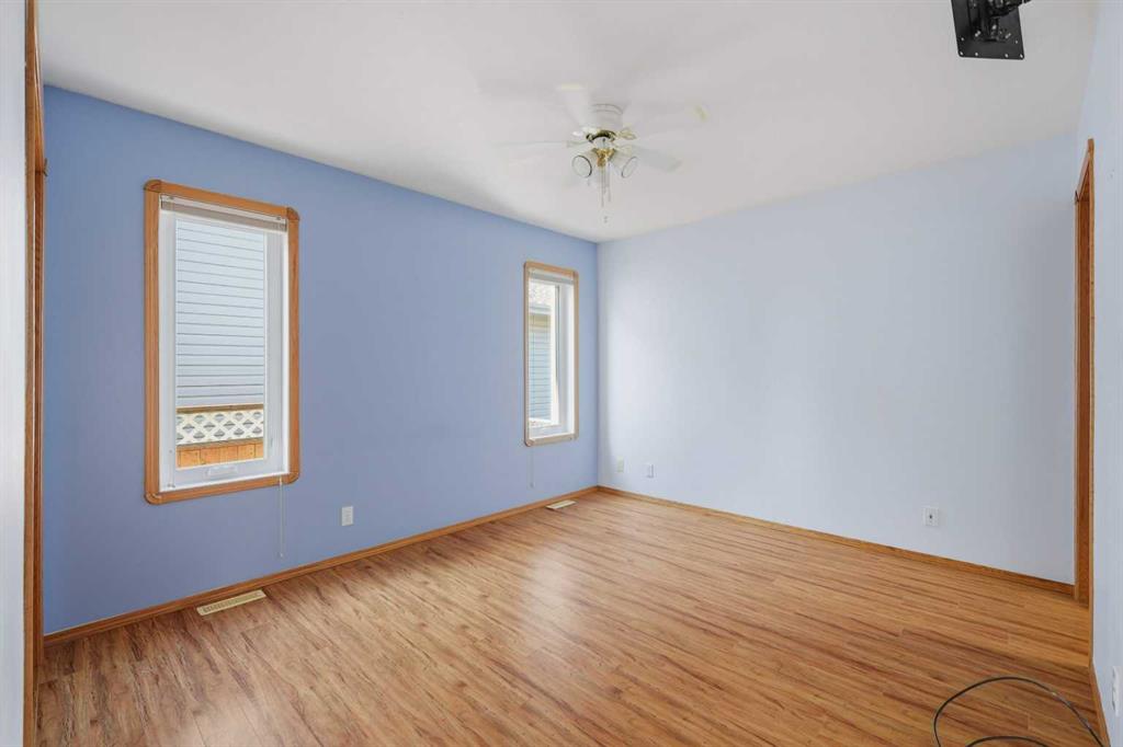 Picture of 31 Palmer Close , Sylvan Lake Real Estate Listing