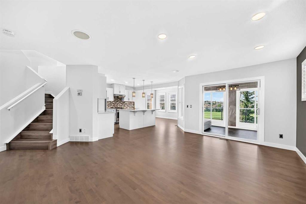 Picture of 98 Panamount Villas NW, Calgary Real Estate Listing