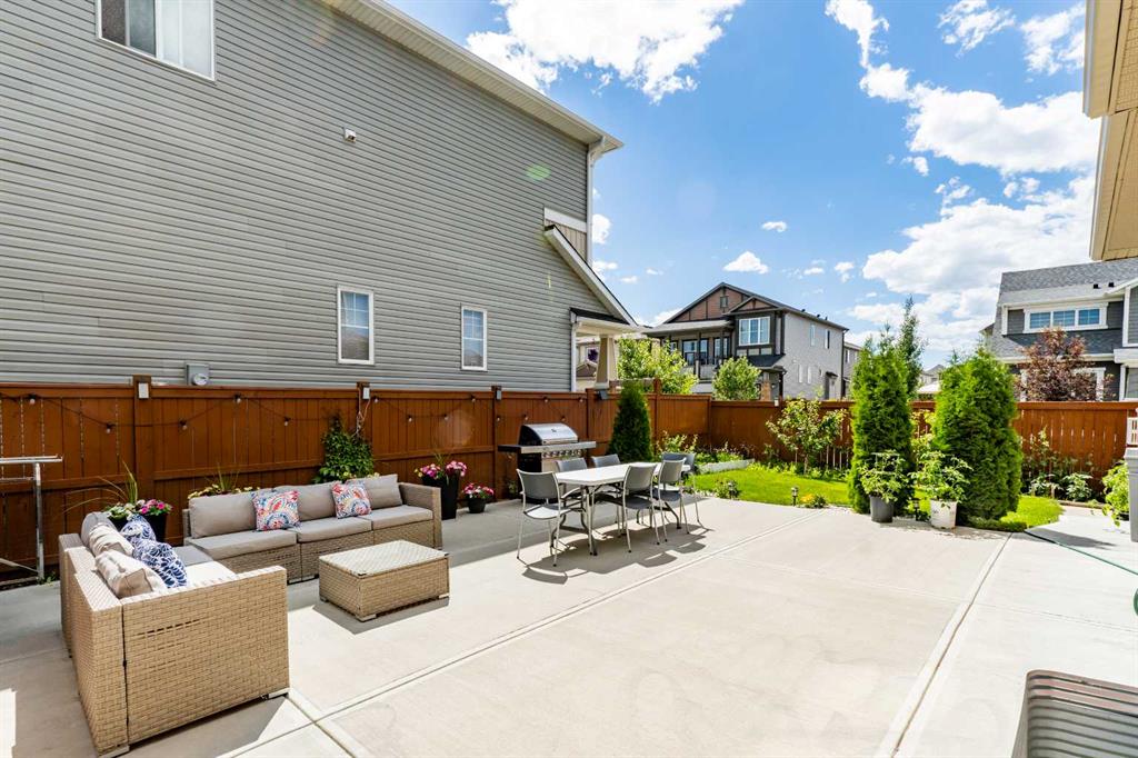 Picture of 12 Cityside Common NE, Calgary Real Estate Listing
