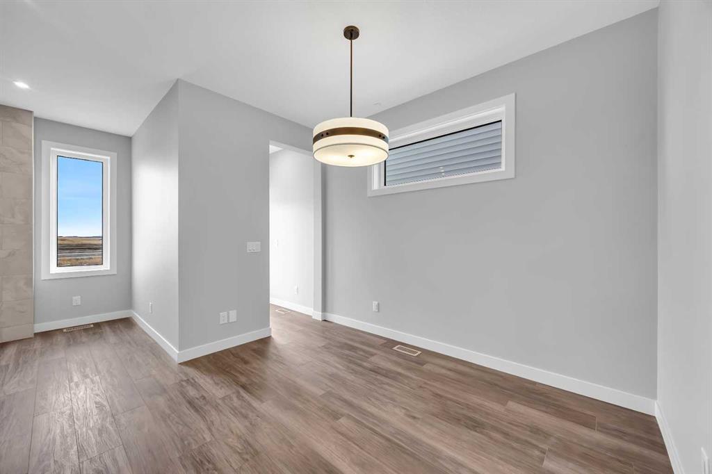 Picture of 553 Hotchkiss Drive SE, Calgary Real Estate Listing