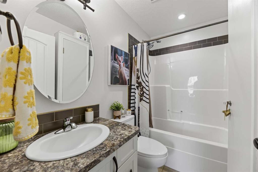 Picture of 6 Valarosa Cove , Didsbury Real Estate Listing