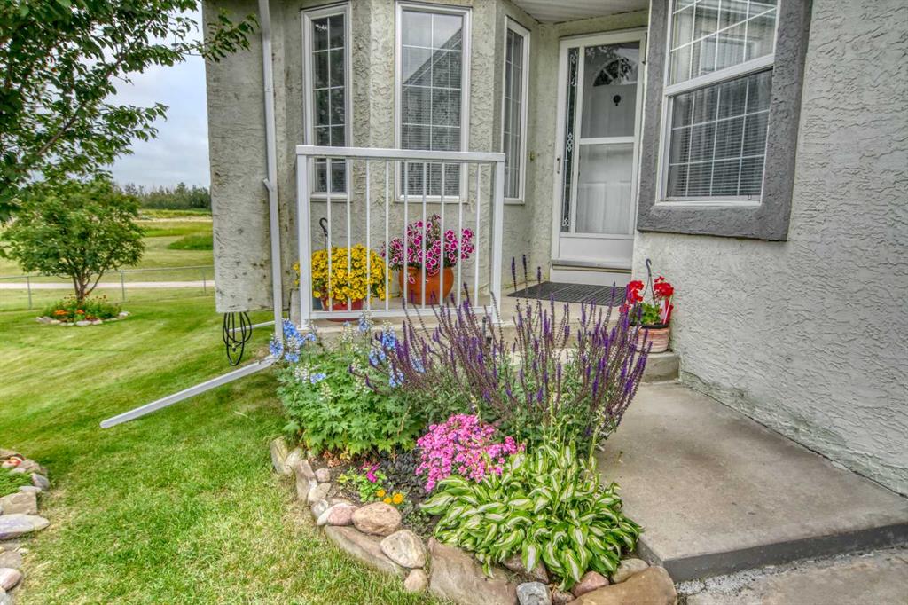 Picture of 33 Strathmore Lakes Bay , Strathmore Real Estate Listing