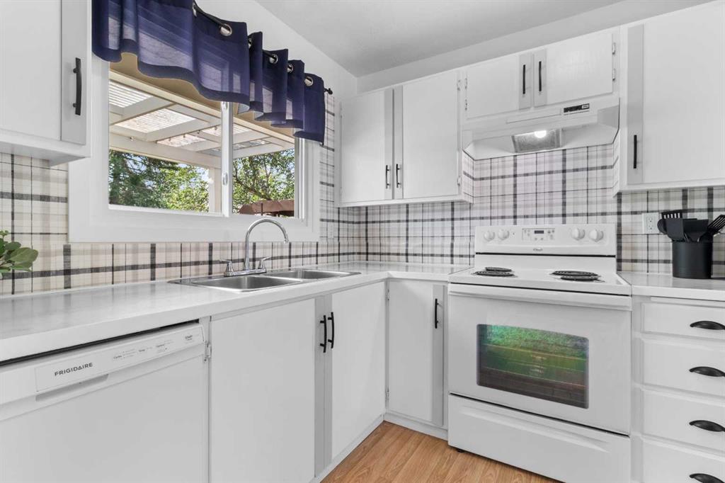 Picture of 45 Sylvan Drive , Sylvan Lake Real Estate Listing