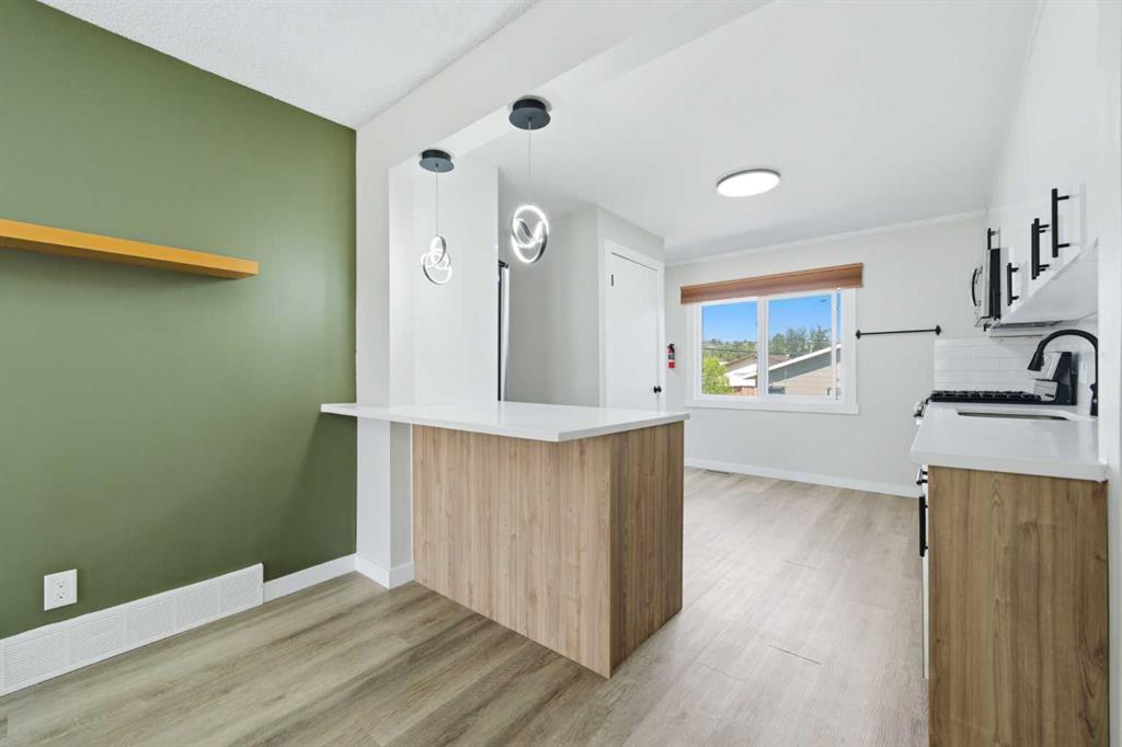 Picture of 4608 70 Street NW, Calgary Real Estate Listing
