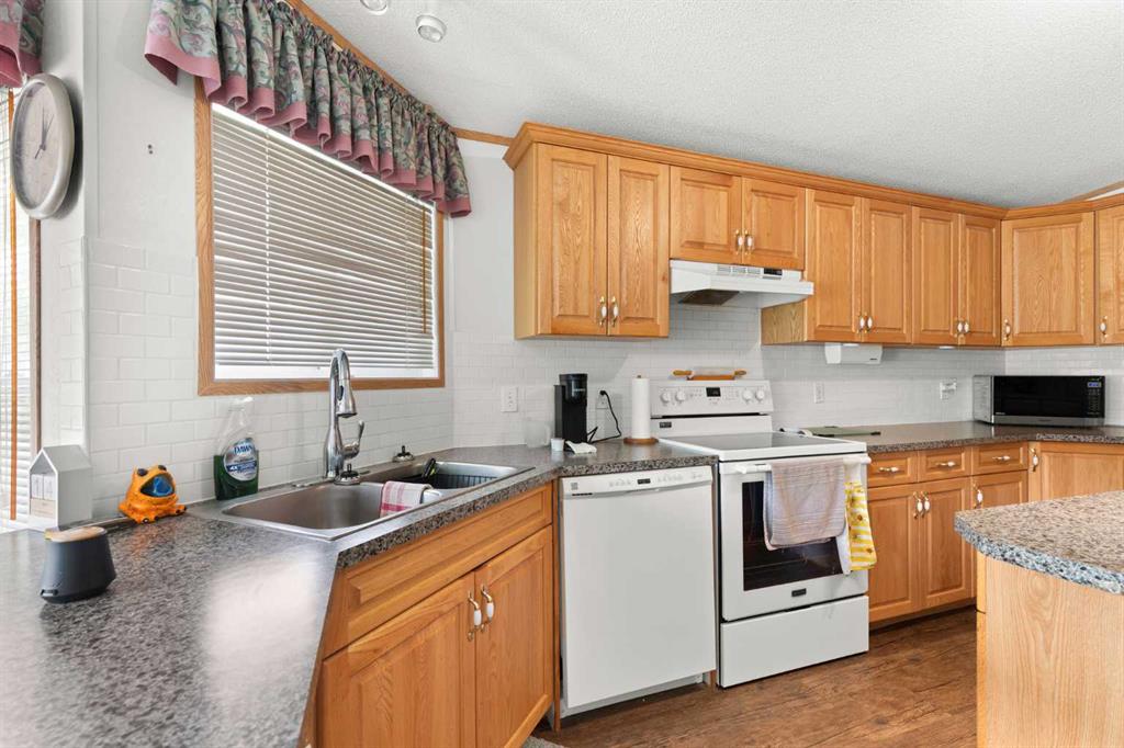 Picture of 118, 1600 Strachan Road SE, Medicine Hat Real Estate Listing