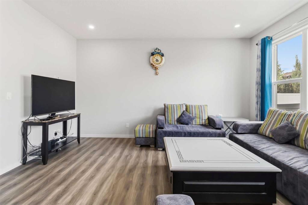 Picture of 62 Wolf Hollow Way SE, Calgary Real Estate Listing