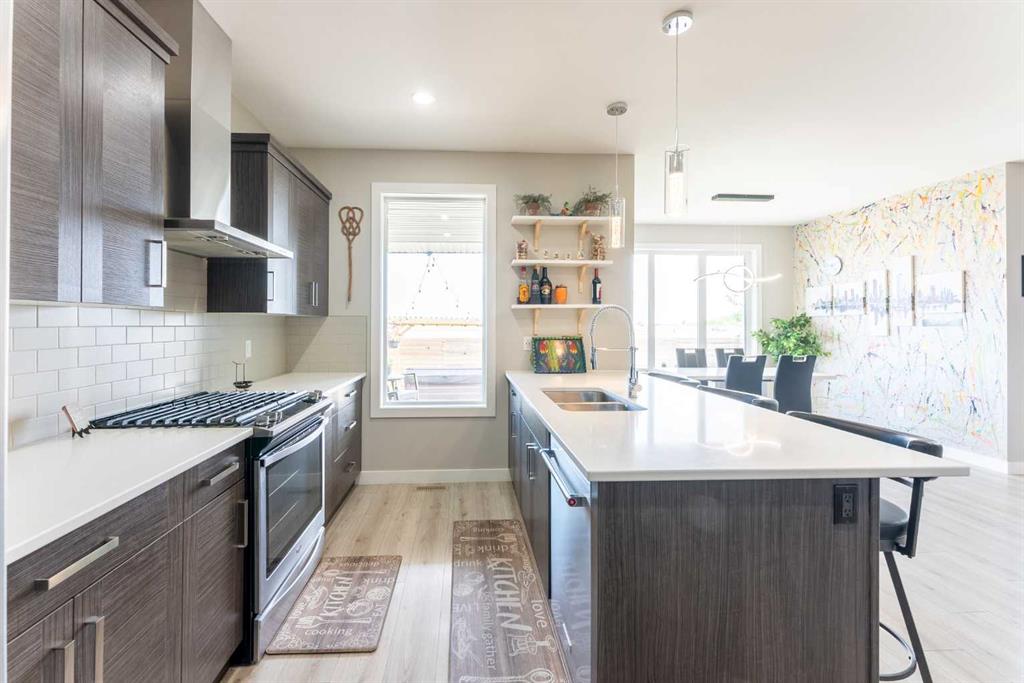 Picture of 437 Devonia Way W, Lethbridge Real Estate Listing