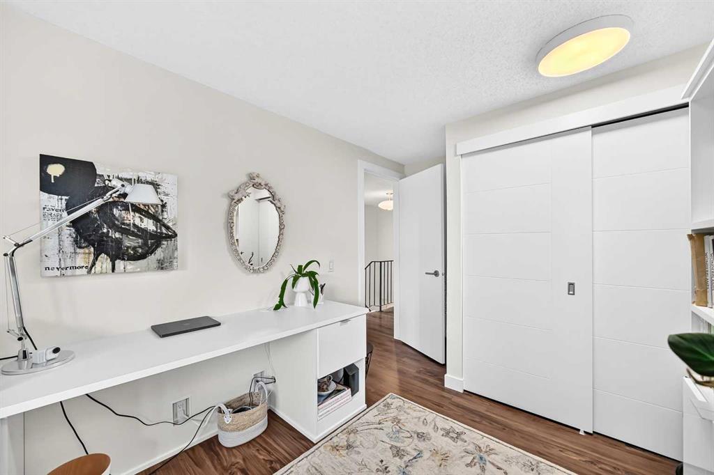 Picture of 133 Point Drive NW, Calgary Real Estate Listing