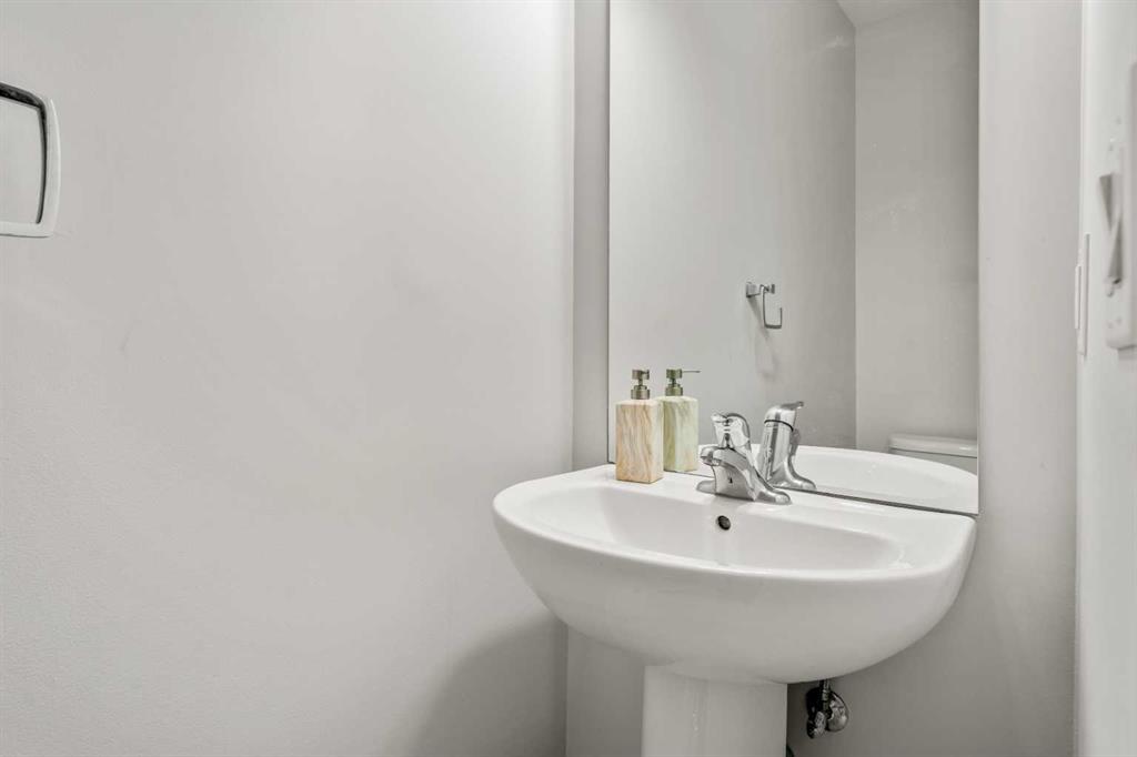 Picture of 192 Carrington Crescent NW, Calgary Real Estate Listing