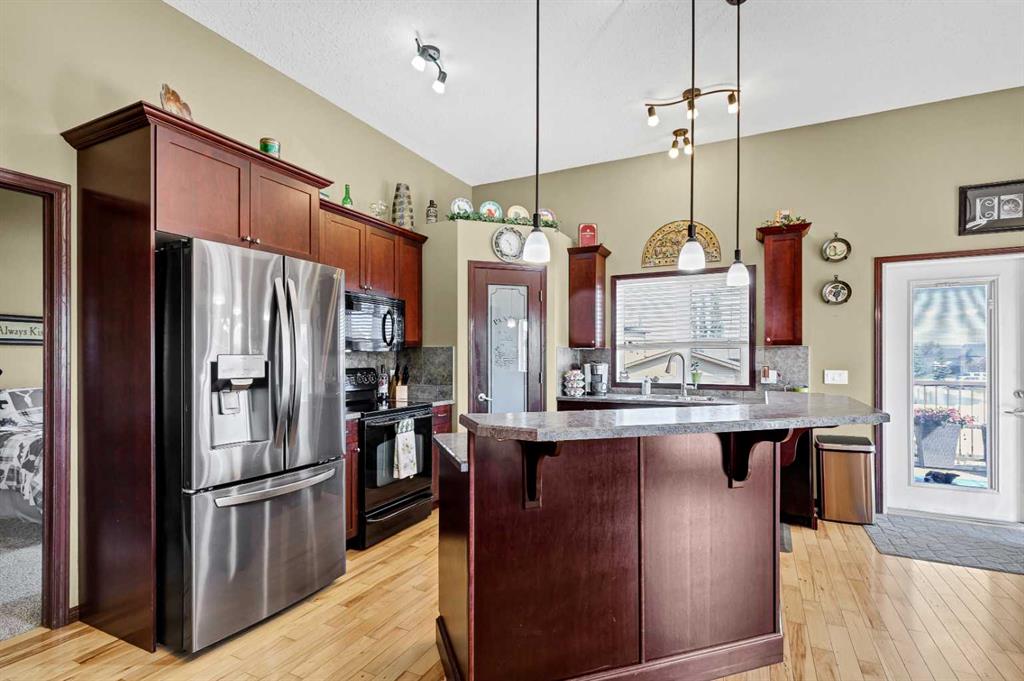 Picture of 801, 800 Carriage lane Place N, Carstairs Real Estate Listing
