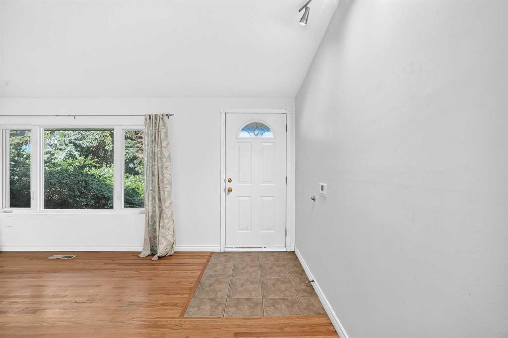 Picture of 4628 Verona Drive NW, Calgary Real Estate Listing
