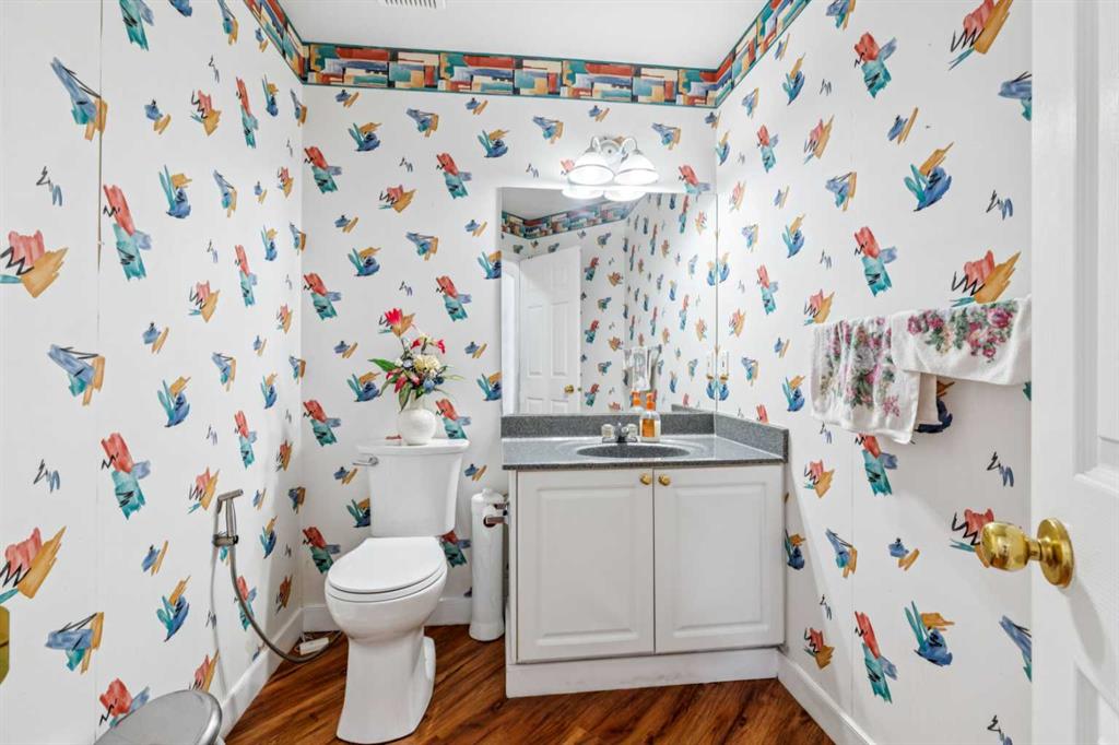 Picture of 23 Sierra Nevada Close SW, Calgary Real Estate Listing