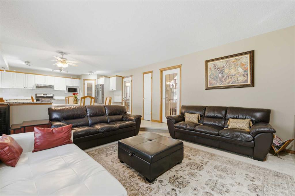 Picture of 71 Woodpark Close SW, Calgary Real Estate Listing