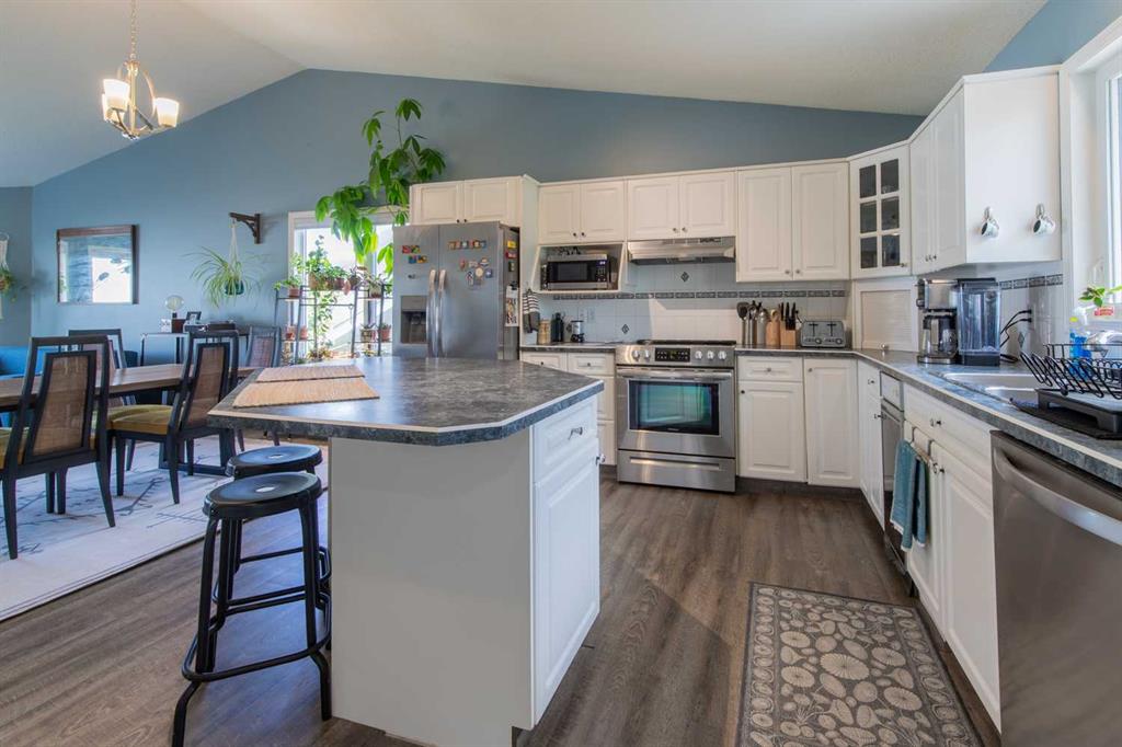 Picture of 160 Heritage Boulevard W, Lethbridge Real Estate Listing