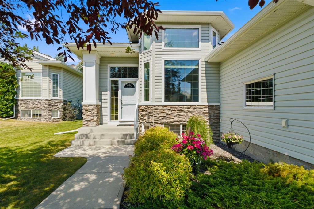 Picture of 215 Rocky Ridge Villas NW, Calgary Real Estate Listing