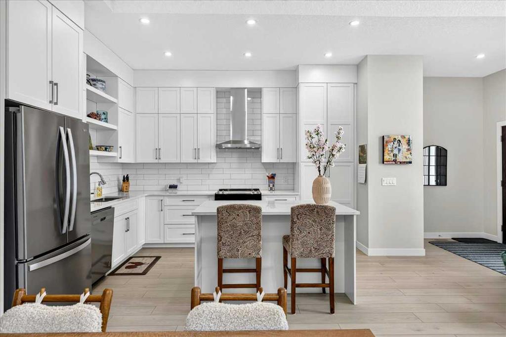 Picture of 1066 Creekside Boulevard SW, Calgary Real Estate Listing