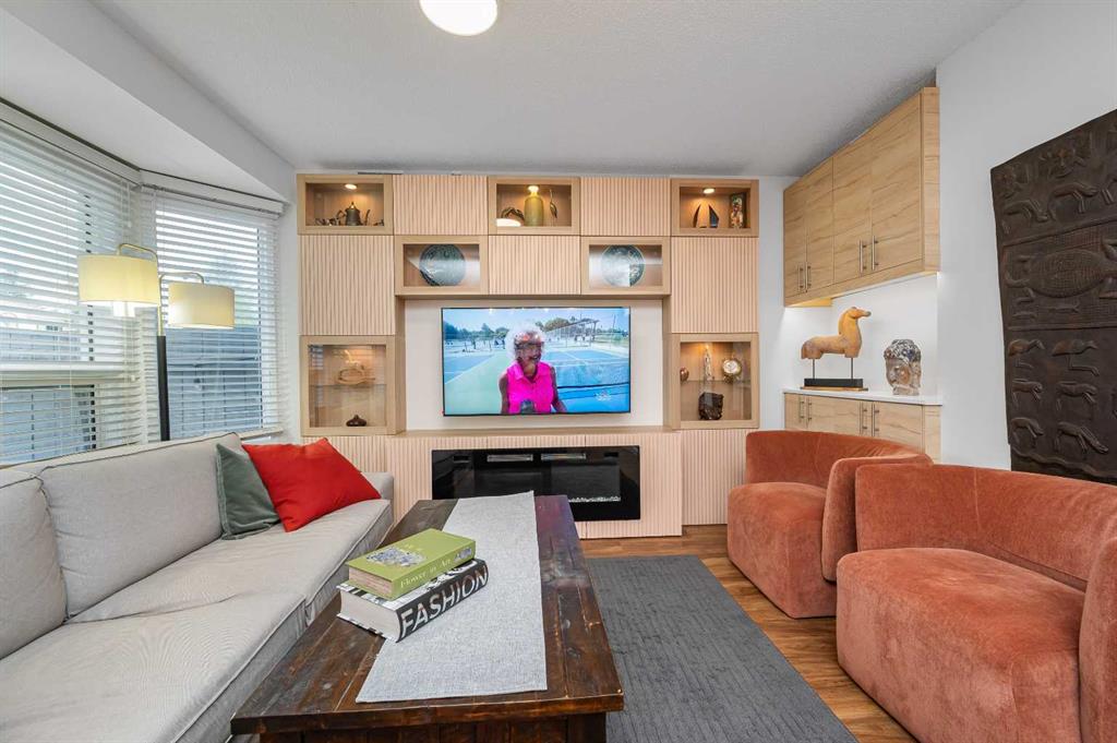 Picture of 503 Signal Hill Green SW, Calgary Real Estate Listing