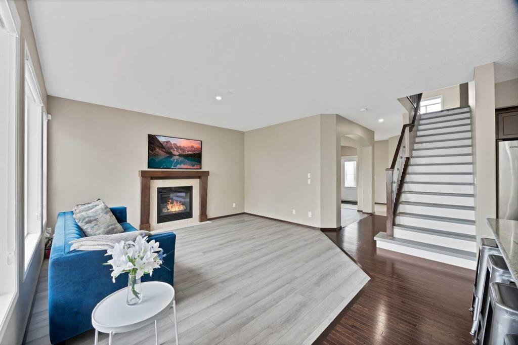 Picture of 799 New Brighton Drive SE, Calgary Real Estate Listing