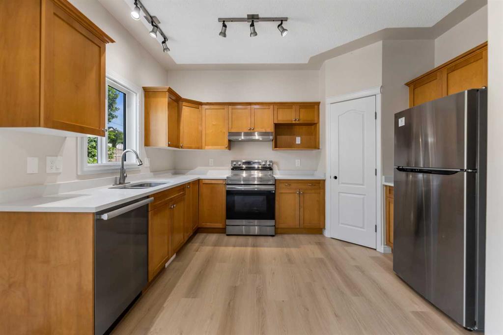 Picture of 116 Country Hills Gardens NW, Calgary Real Estate Listing