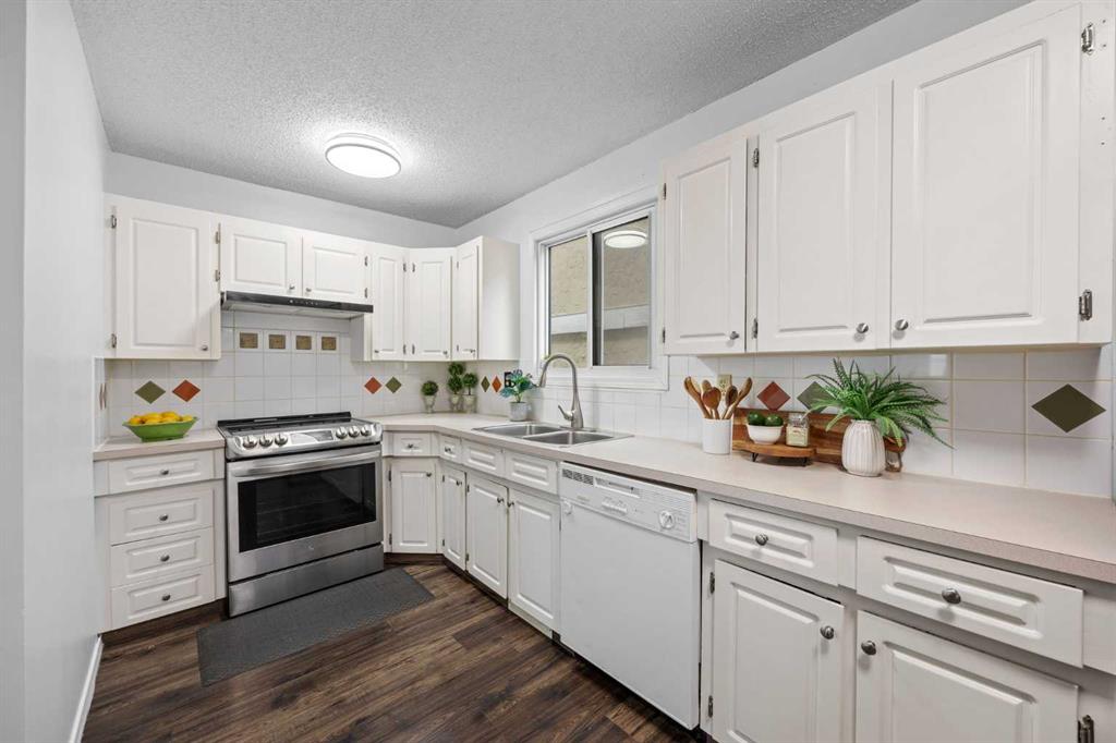 Picture of 8, 111 Huntington Park Green NW, Calgary Real Estate Listing