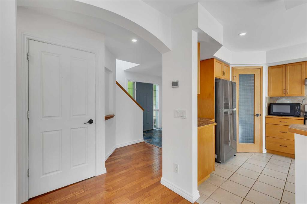 Picture of 167 Valley Crest Close NW, Calgary Real Estate Listing