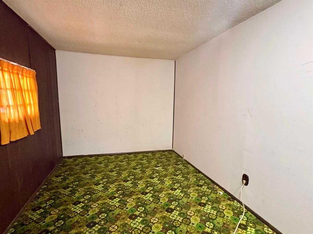 Picture of 7939 47 Avenue NW, Calgary Real Estate Listing